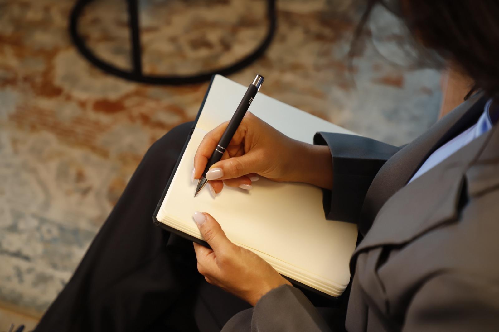 Notities en meetlint tijdens een consult bij NutriHealth