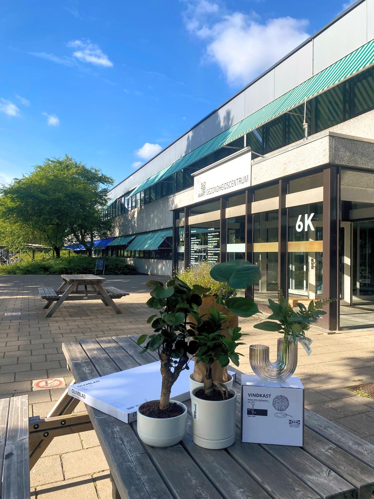 De ingang van Gezondheidscentrum Slotervaart, hoofdlocatie van diëtistenpraktijk NutriHealth in Amsterdam